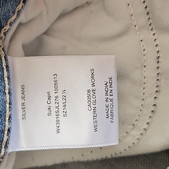 Silver Jeans Suki Capri - Picture 6 of 6